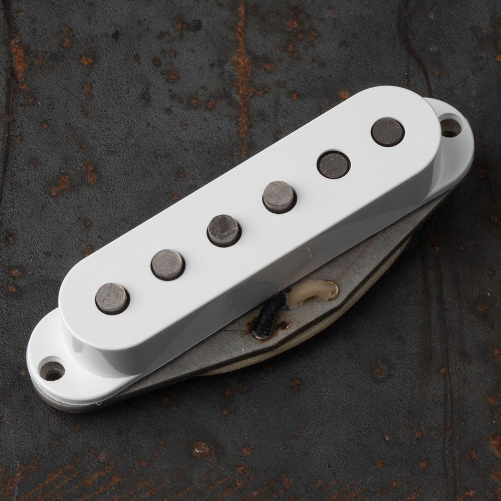 Seymour Duncan <br>ANTIQUITY II RETROSPEC'D Surfer Strat - Middle/White [RETROSPEC'D AQ-2 SF RW/RP]